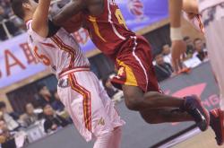 开云平台-球场上充满激情与力量，双方对峙不下