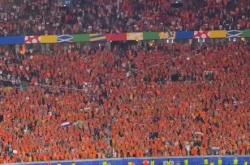 开云足球直播-荷兰队在比赛中表现出色，成功挺进下一轮