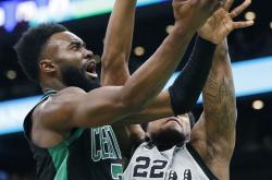 开云体育官方网站-马刺翻盘广东队，欧文统治全场