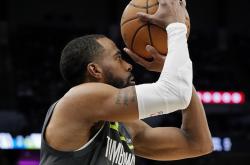 开云体育下载-森林狼壮烈作战，惜败对手遗憾出局