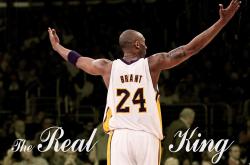 开云体育官网-詹姆斯关键制胜，湖人轻取广厦队，领袖之光映照赛场