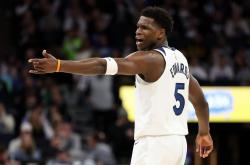 开云体育平台APP-雄鹿B队完胜掘金，戈贝尔高光表现的简单介绍