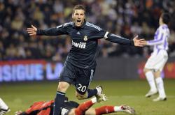 开云体育官方网站-银箭与橙刃的宿命对决，威廉姆斯鏖战迈凯伦，汉密尔顿惊艳四座改写赛道史诗