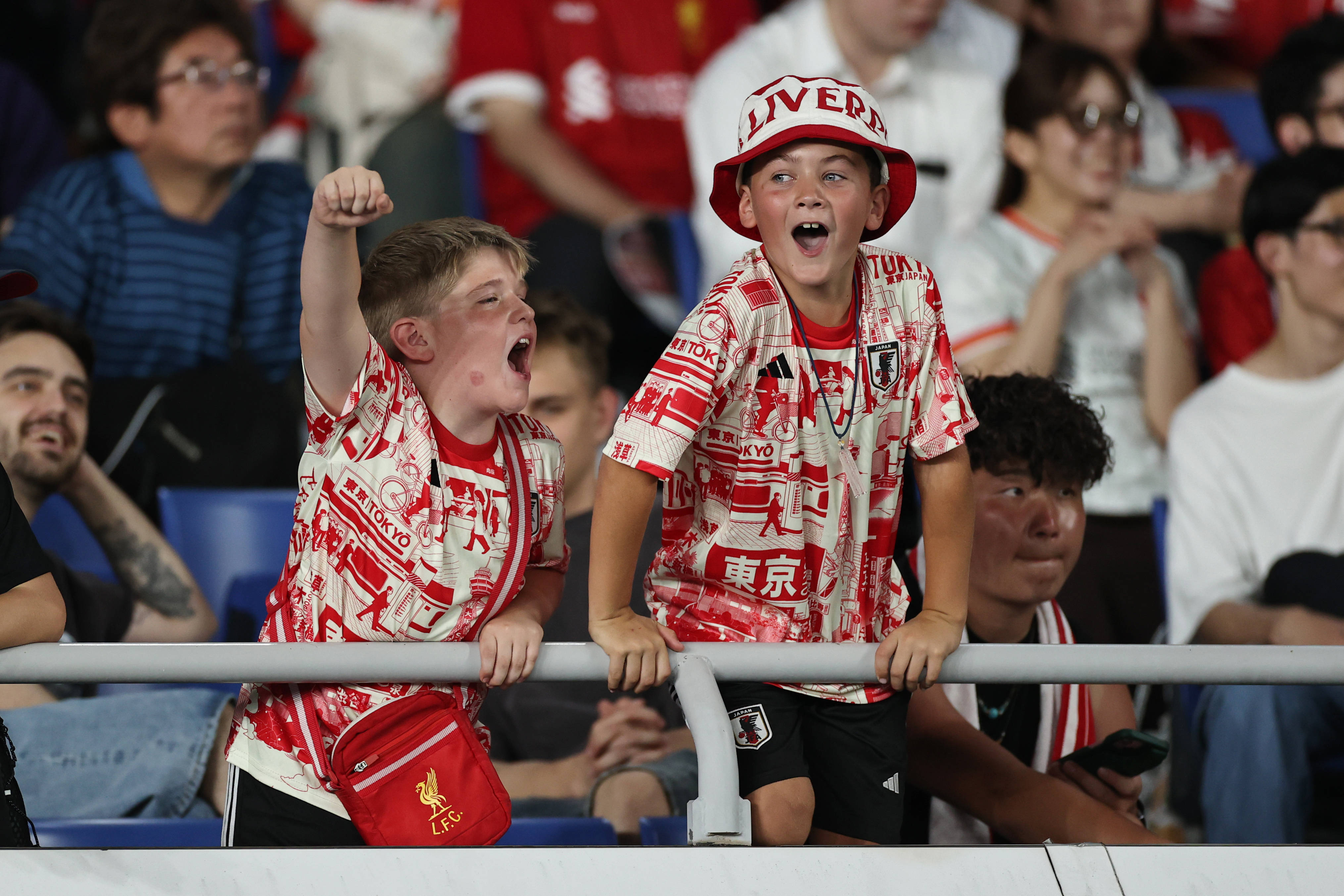 包含裁判判罚惹争议,利物浦怒摔队长袖标离场!的词条 包含裁判判罚惹争议,利物浦怒摔队长袖标离场!的词条