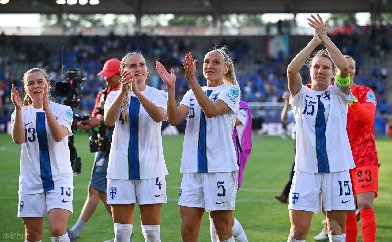 挪威女足队斗志昂扬击败对手 挪威女足队斗志昂扬击败对手