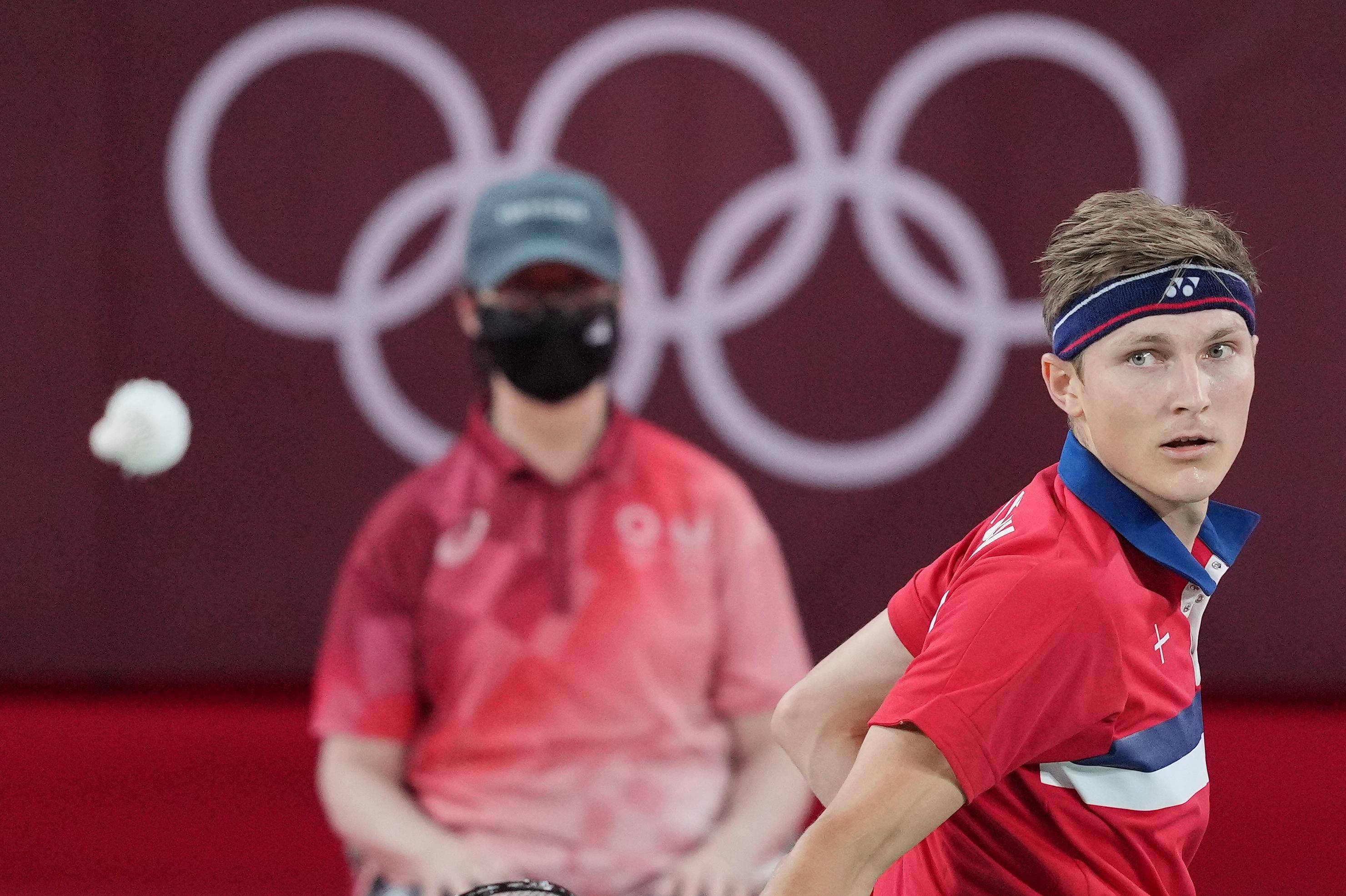 包含泰国羽毛球队力克丹麦羽毛球队，谌龙打破历史纪录的词条