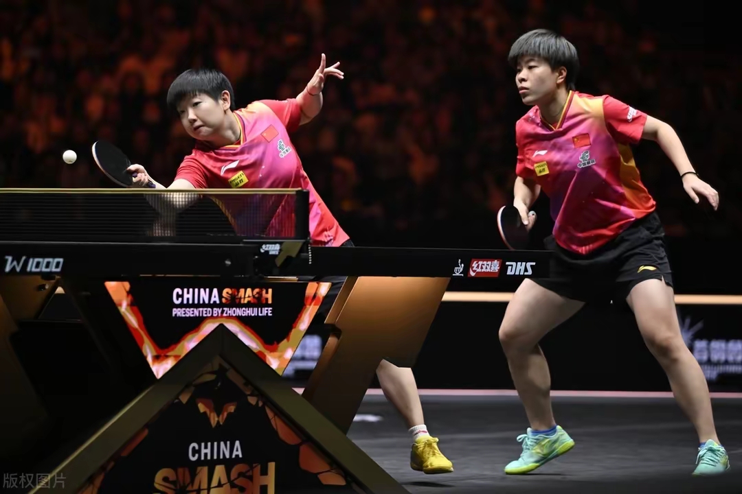 乒乓球选手大显身手夺得双打冠军