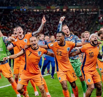 挪威队在比赛中逆转胜出，赢得掌声