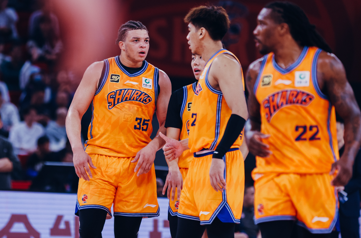 上海男篮逆转取胜福建，实现保级