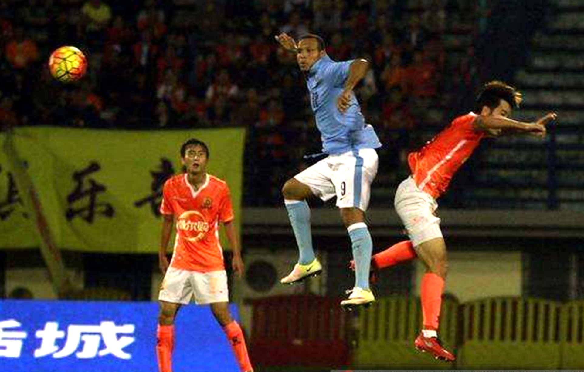 上港胜恒大！积分榜位居榜首，豪取七连胜