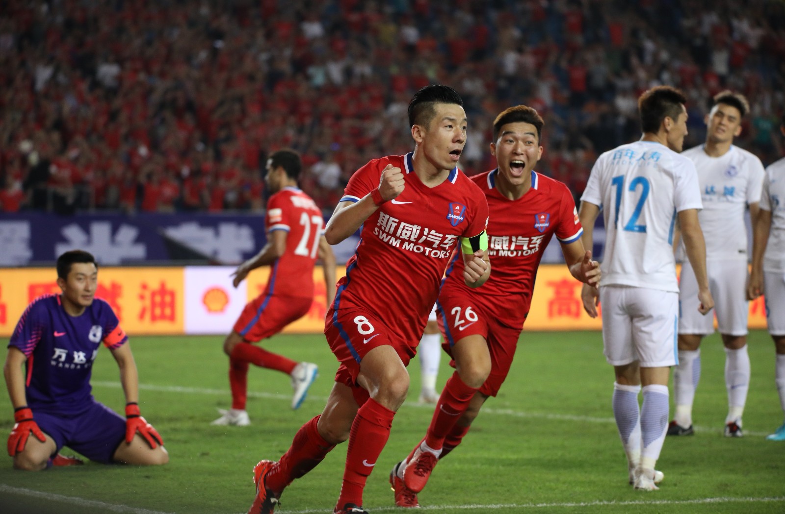 包含大庆石油球队取胜在望，争夺中超保级关键之战的词条