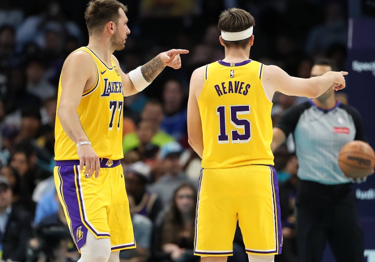 包含篮球巨星受伤将缺席接下来比赛的词条