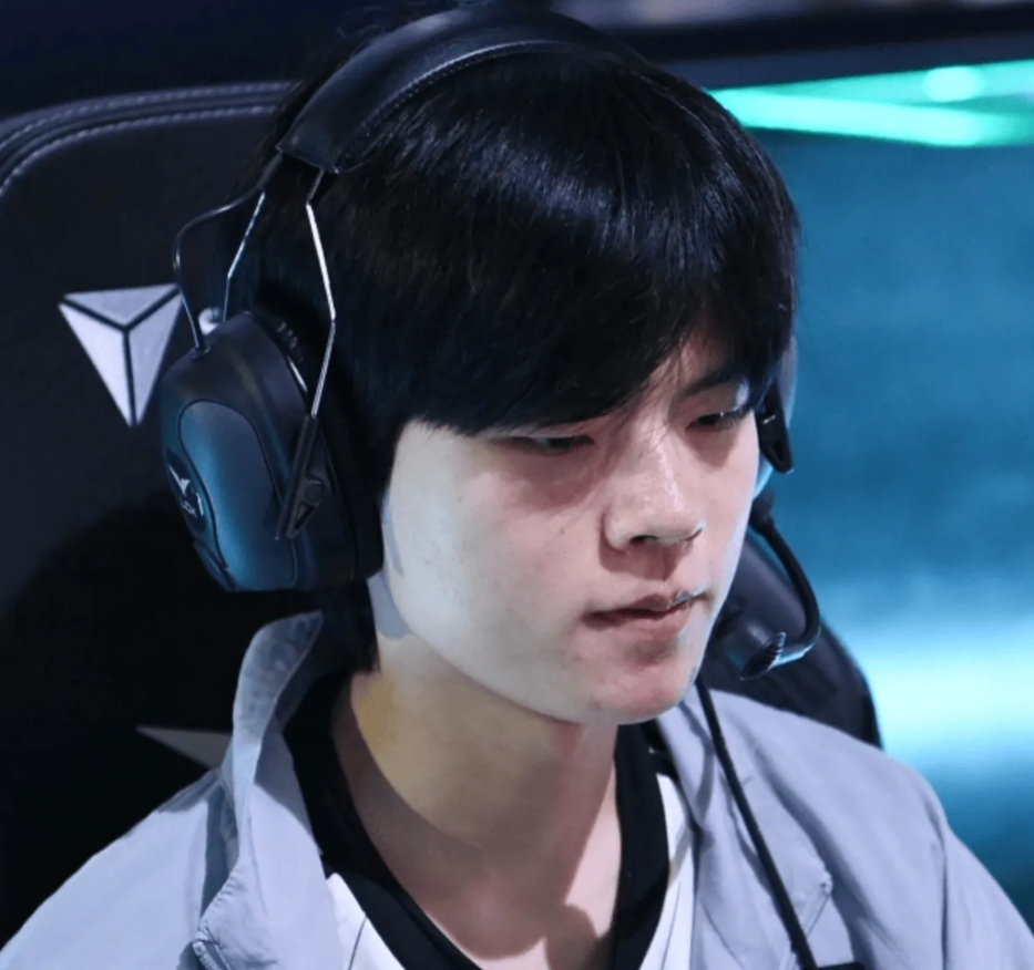 DK险胜NS,Deft送出助攻 DK险胜NS,Deft送出助攻