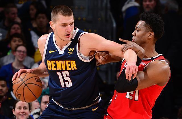 关于开拓者再遭惨败，利拉德孤军奋战无果的信息