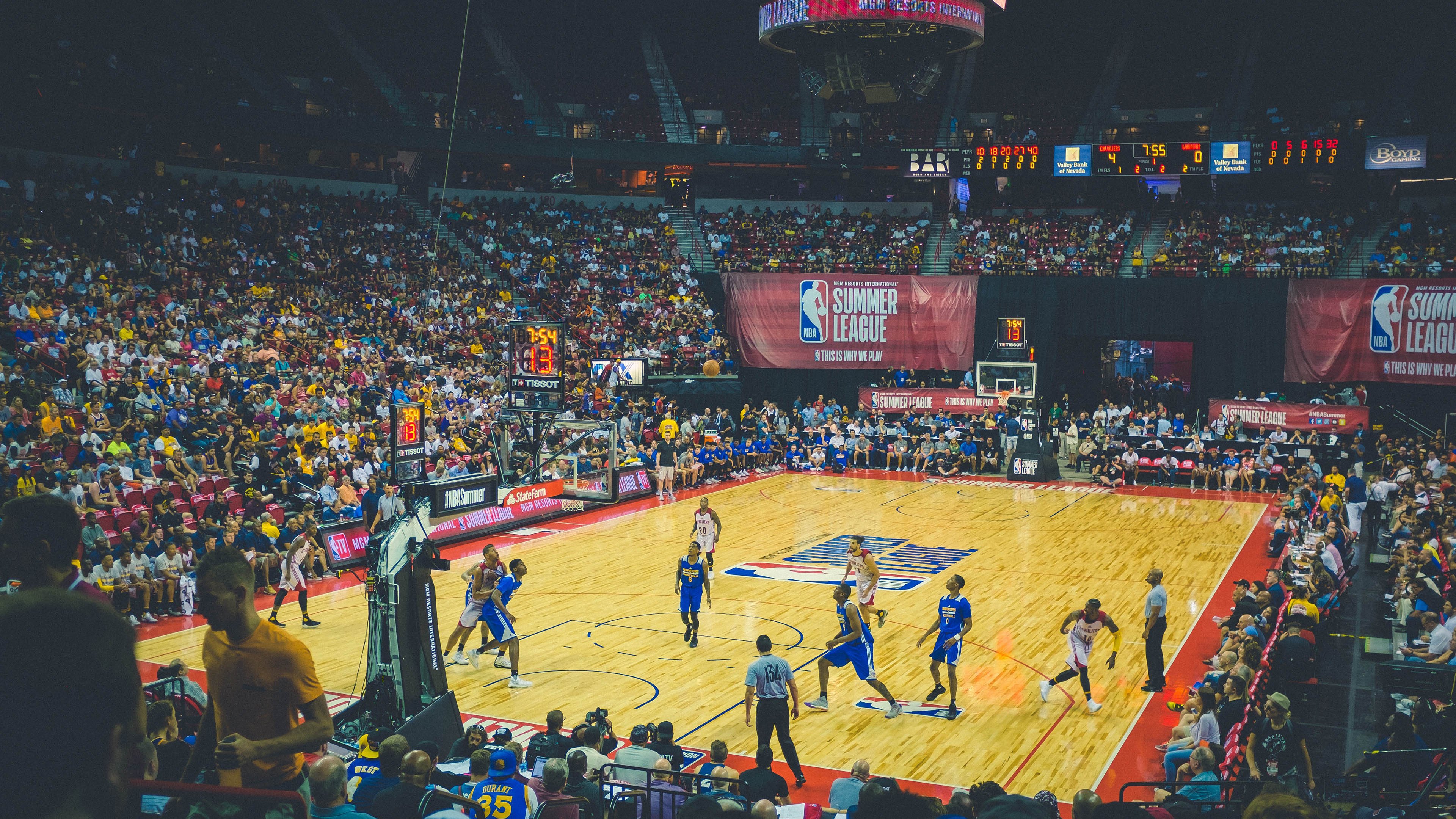 赛道与球场，保罗的接管与热火的压制