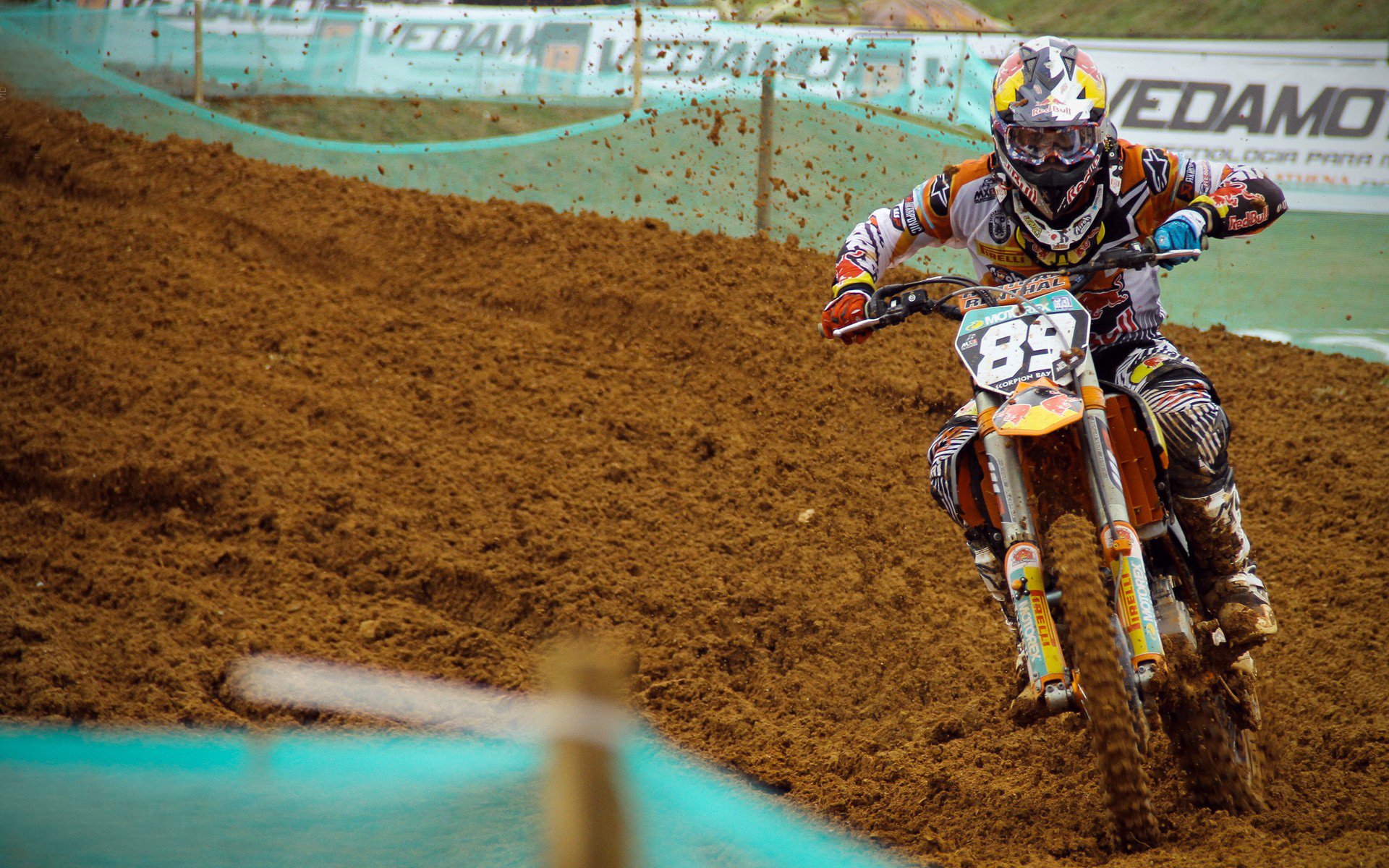 哈利伯顿爆发撕裂防线,掘金强行终结湖人连胜神话