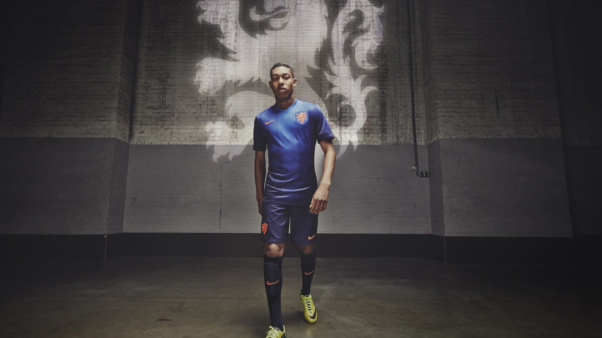 黄喜灿关键节点连续得分，AC米兰强行终结威尔士的欧洲杯梦想